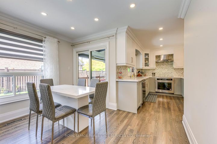 Photo 7 at 7180 Danton Promenade, Meadowvale, Mississauga