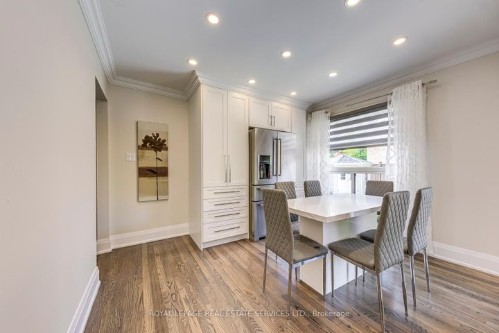 Photo 9 at 7180 Danton Promenade, Meadowvale, Mississauga