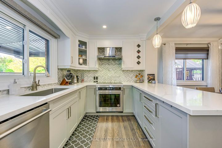 Photo 10 at 7180 Danton Promenade, Meadowvale, Mississauga