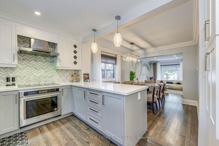 Photo 11 at 7180 Danton Promenade, Meadowvale, Mississauga