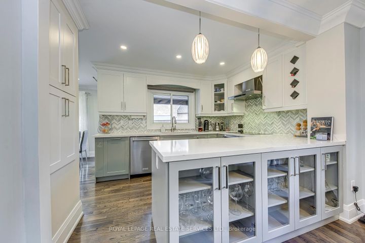 Photo 12 at 7180 Danton Promenade, Meadowvale, Mississauga