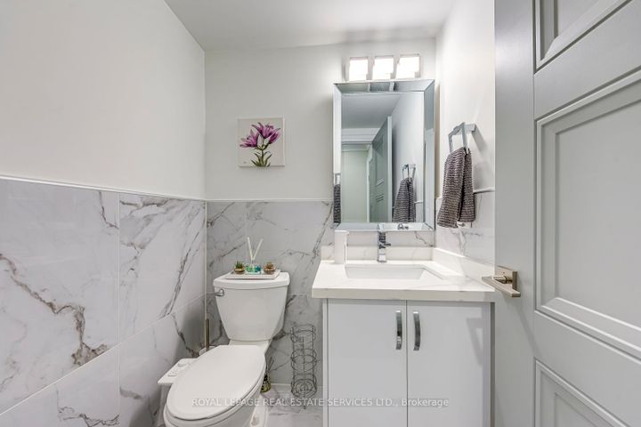 Photo 17 at 7180 Danton Promenade, Meadowvale, Mississauga