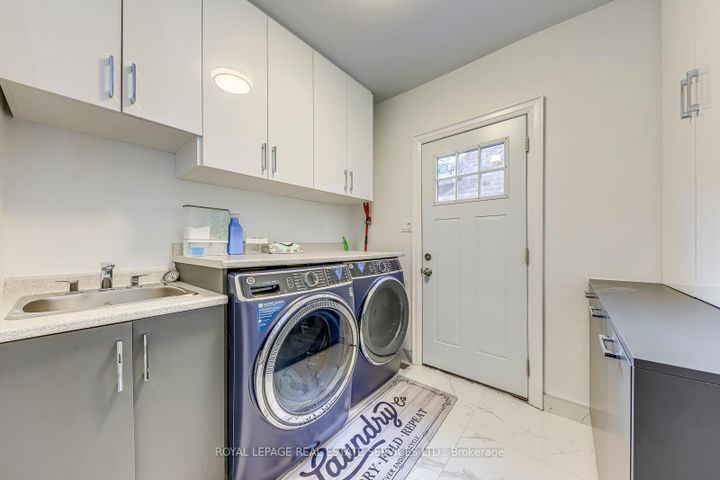 Photo 18 at 7180 Danton Promenade, Meadowvale, Mississauga