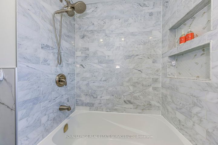 Photo 28 at 7180 Danton Promenade, Meadowvale, Mississauga