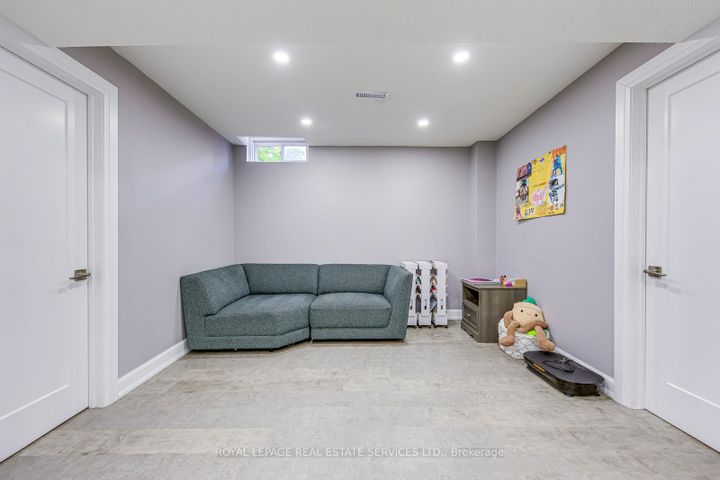 Photo 30 at 7180 Danton Promenade, Meadowvale, Mississauga