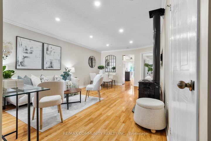 Photo 2 at 1880 Woodgate Court, Samac, Oshawa