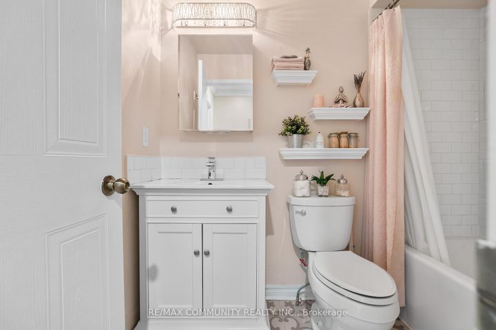 Photo 19 at 1880 Woodgate Court, Samac, Oshawa