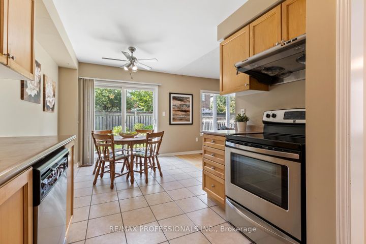 Photo 9 at 4808 Half Moon Grove, Churchill Meadows, Mississauga
