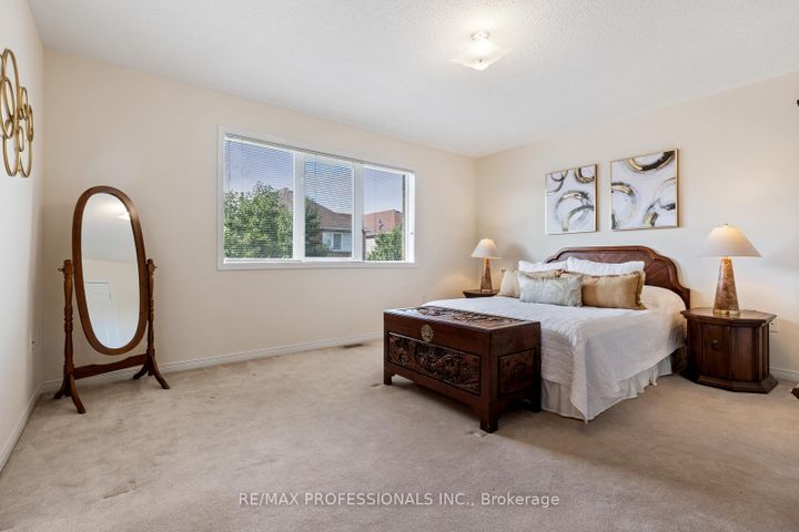 Photo 18 at 4808 Half Moon Grove, Churchill Meadows, Mississauga