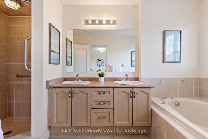 Photo 21 at 4808 Half Moon Grove, Churchill Meadows, Mississauga