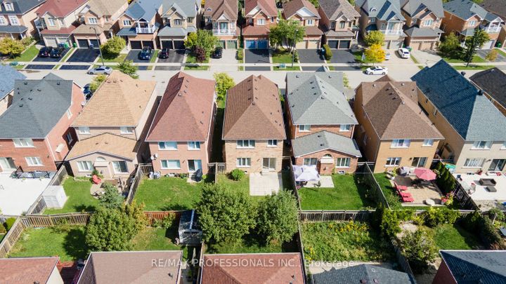 Photo 35 at 4808 Half Moon Grove, Churchill Meadows, Mississauga