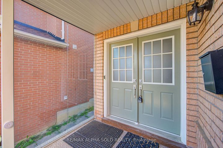 Photo 3 at 6 Sapphire Drive, Rouge Woods, Richmond Hill