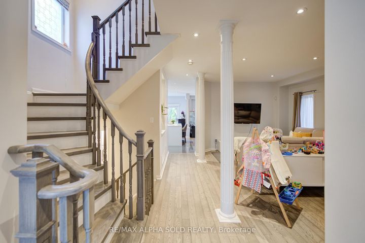 Photo 4 at 6 Sapphire Drive, Rouge Woods, Richmond Hill