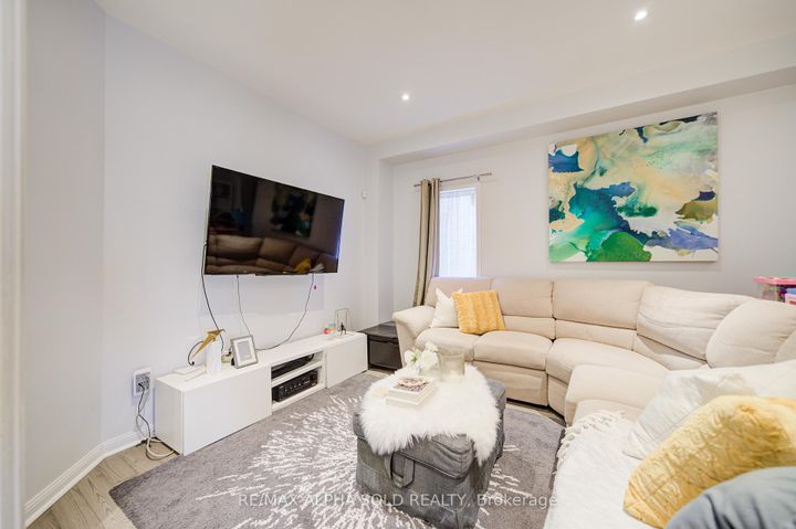 Photo 8 at 6 Sapphire Drive, Rouge Woods, Richmond Hill