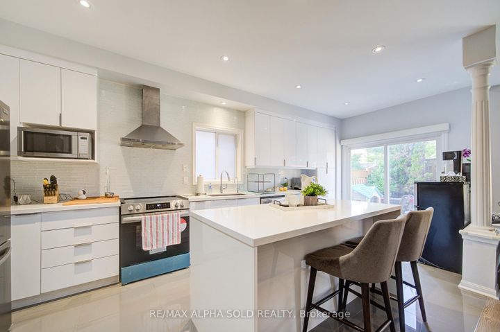 Photo 15 at 6 Sapphire Drive, Rouge Woods, Richmond Hill