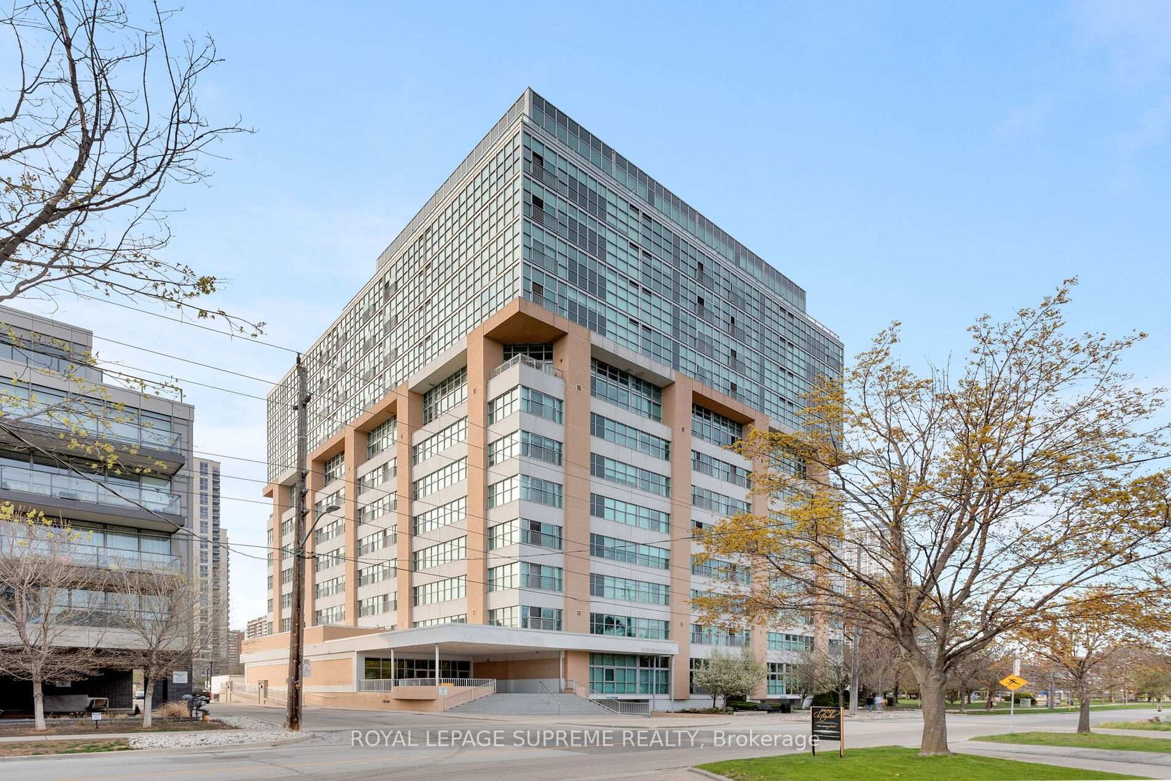 209 - 2 Fieldway Road, City Centre West, Toronto 