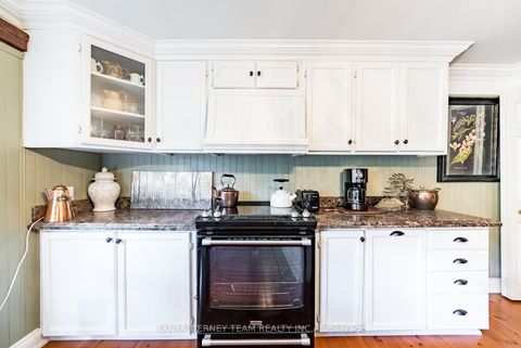 Photo 8 at 130 Myrtle Road E, Brooklin, Whitby