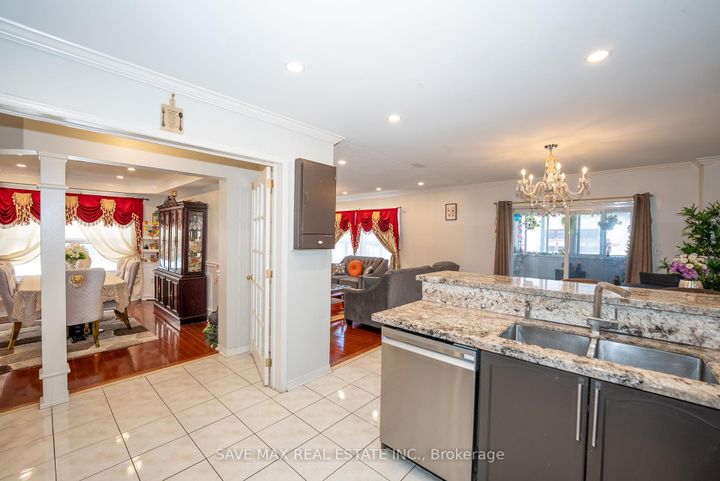 Photo 10 at 23 Edenvalley Road, Fletcher's Meadow, Brampton