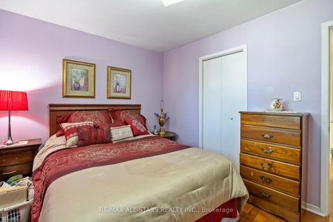 Photo 5 at 54 Kennaley Crescent E, Agincourt North, Toronto