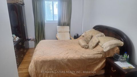 Photo 6 at 54 Kennaley Crescent E, Agincourt North, Toronto