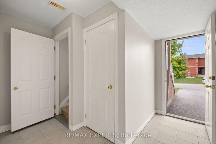 Photo 10 at 14 Aishford Road, Bradford, Bradford West Gwillimbury