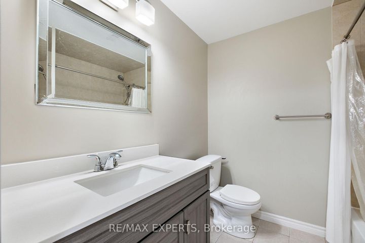 Photo 12 at 14 Aishford Road, Bradford, Bradford West Gwillimbury