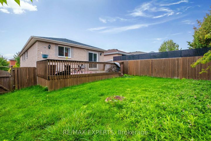 Photo 15 at 14 Aishford Road, Bradford, Bradford West Gwillimbury