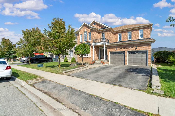 Photo 2 at 39 Darren Road, Vales of Castlemore North, Brampton