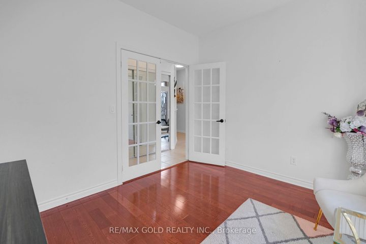Photo 5 at 39 Darren Road, Vales of Castlemore North, Brampton