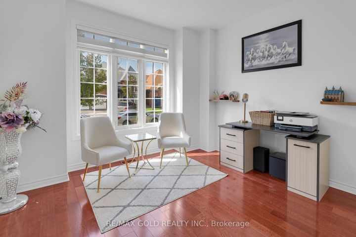 Photo 6 at 39 Darren Road, Vales of Castlemore North, Brampton