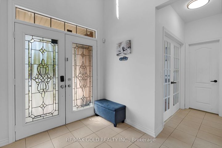 Photo 8 at 39 Darren Road, Vales of Castlemore North, Brampton