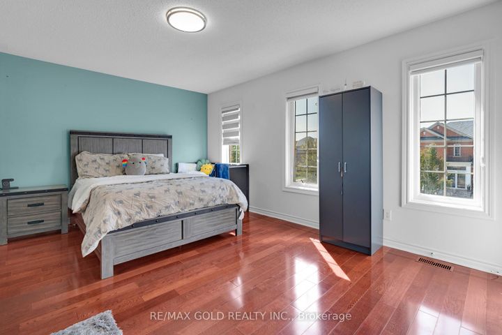 Photo 28 at 39 Darren Road, Vales of Castlemore North, Brampton