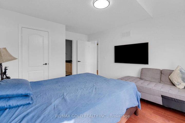 Photo 32 at 39 Darren Road, Vales of Castlemore North, Brampton