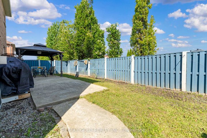 Photo 40 at 39 Darren Road, Vales of Castlemore North, Brampton