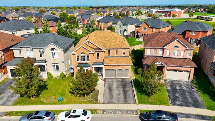 Photo 42 at 39 Darren Road, Vales of Castlemore North, Brampton