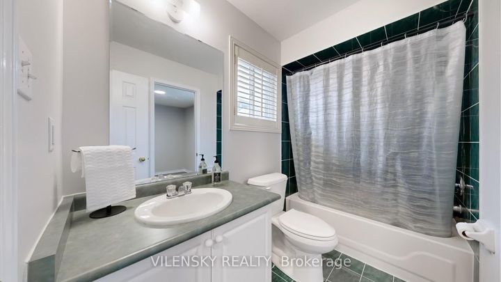 Photo 9 at 124 Foxfield Crescent, Patterson, Vaughan