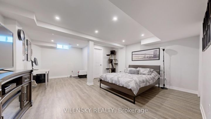 Photo 12 at 124 Foxfield Crescent, Patterson, Vaughan