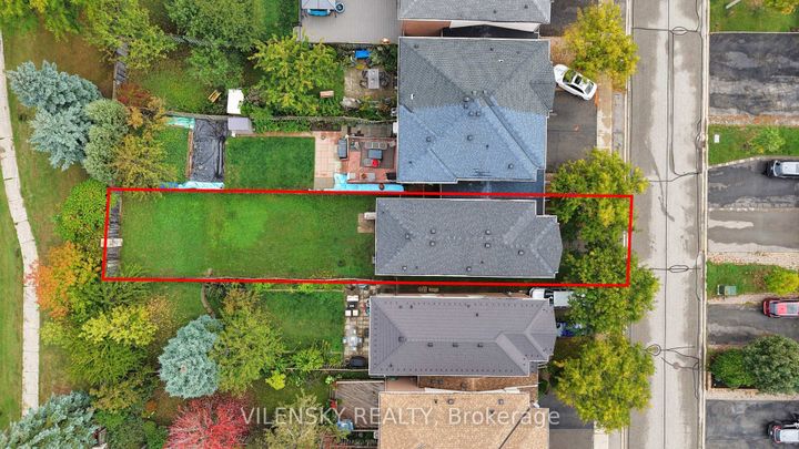 Photo 18 at 124 Foxfield Crescent, Patterson, Vaughan