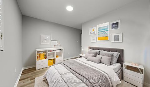 Photo 10 at 124 Foxfield Crescent, Patterson, Vaughan