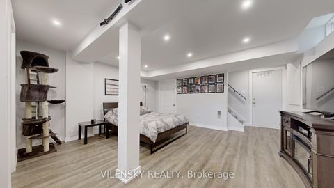 Photo 13 at 124 Foxfield Crescent, Patterson, Vaughan