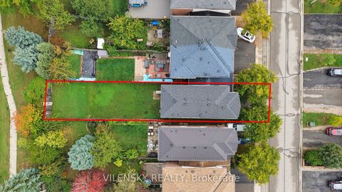 Photo 18 at 124 Foxfield Crescent, Patterson, Vaughan