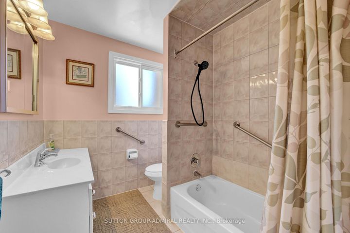 Photo 34 at 38 Frankton Crescent, York University Heights, Toronto
