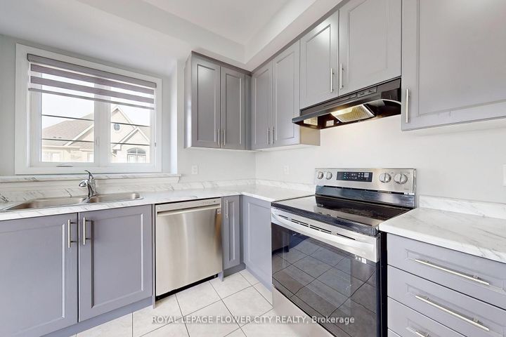 Photo 6 at 2 Summerbeam Way, Brampton West, Brampton