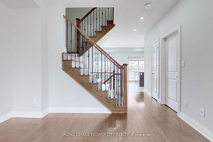 Photo 7 at 2 Summerbeam Way, Brampton West, Brampton