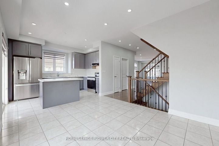 Photo 9 at 2 Summerbeam Way, Brampton West, Brampton