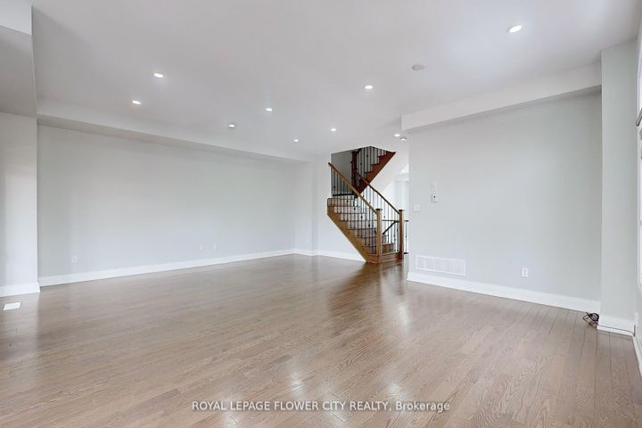Photo 14 at 2 Summerbeam Way, Brampton West, Brampton