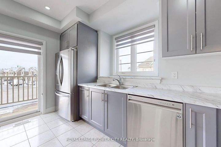 Photo 17 at 2 Summerbeam Way, Brampton West, Brampton