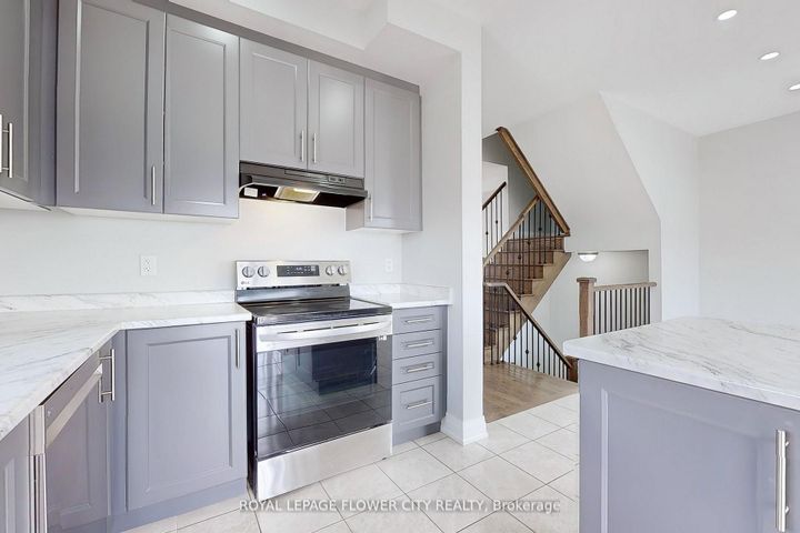 Photo 18 at 2 Summerbeam Way, Brampton West, Brampton