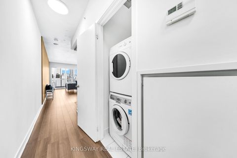 Photo 10 at 911 - 210 Simcoe Street, Chinatown, Toronto
