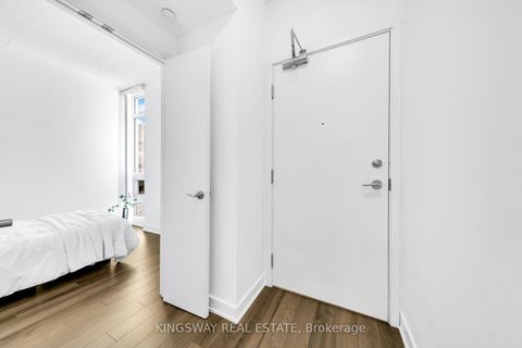 Photo 14 at 911 - 210 Simcoe Street, Chinatown, Toronto